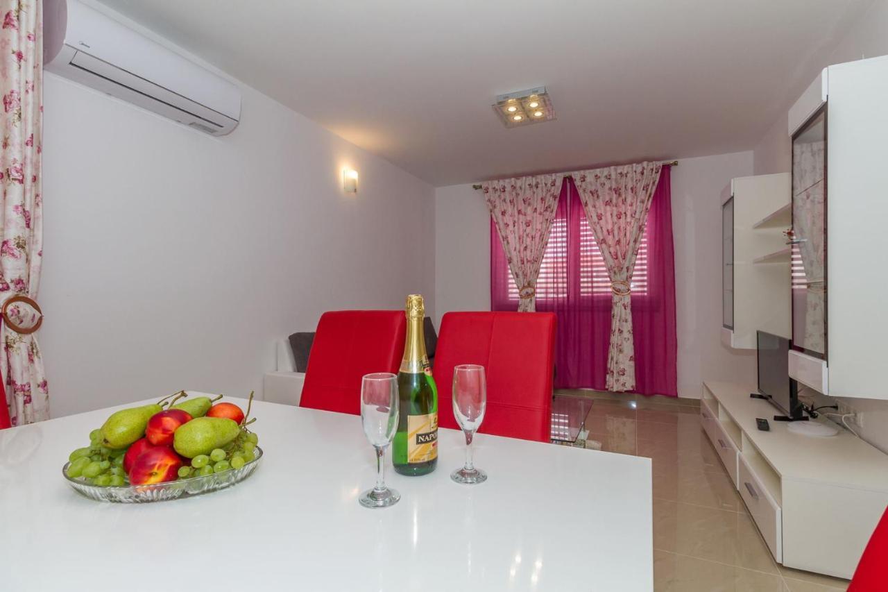 Apartments Villa-Ines Center Vodice Kültér fotó