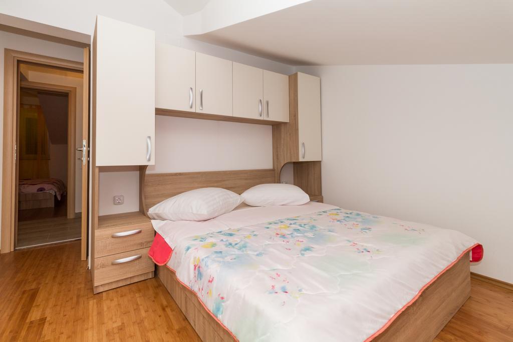 Apartments Villa-Ines Center Vodice Kültér fotó