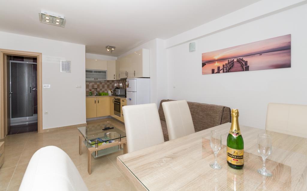 Apartments Villa-Ines Center Vodice Kültér fotó