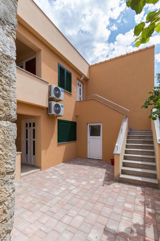 Apartments Villa-Ines Center Vodice Kültér fotó